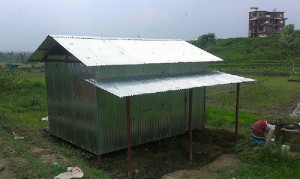 Lhubu Dcc nærmer seg ferdig med det midlertidige dagsenterbygget vi donerte penger til.