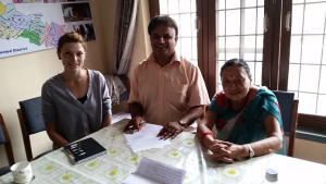 Møte med PFPID og Sungava dagsenter. Fra venstre: Nina Therese Aune, Mukunda Dahal og Subarna Kashari Chitrakar