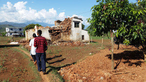 På hjemmebesøk i Nuwakot. Fra venstre: Bina Battarai og Rajindra Shresta